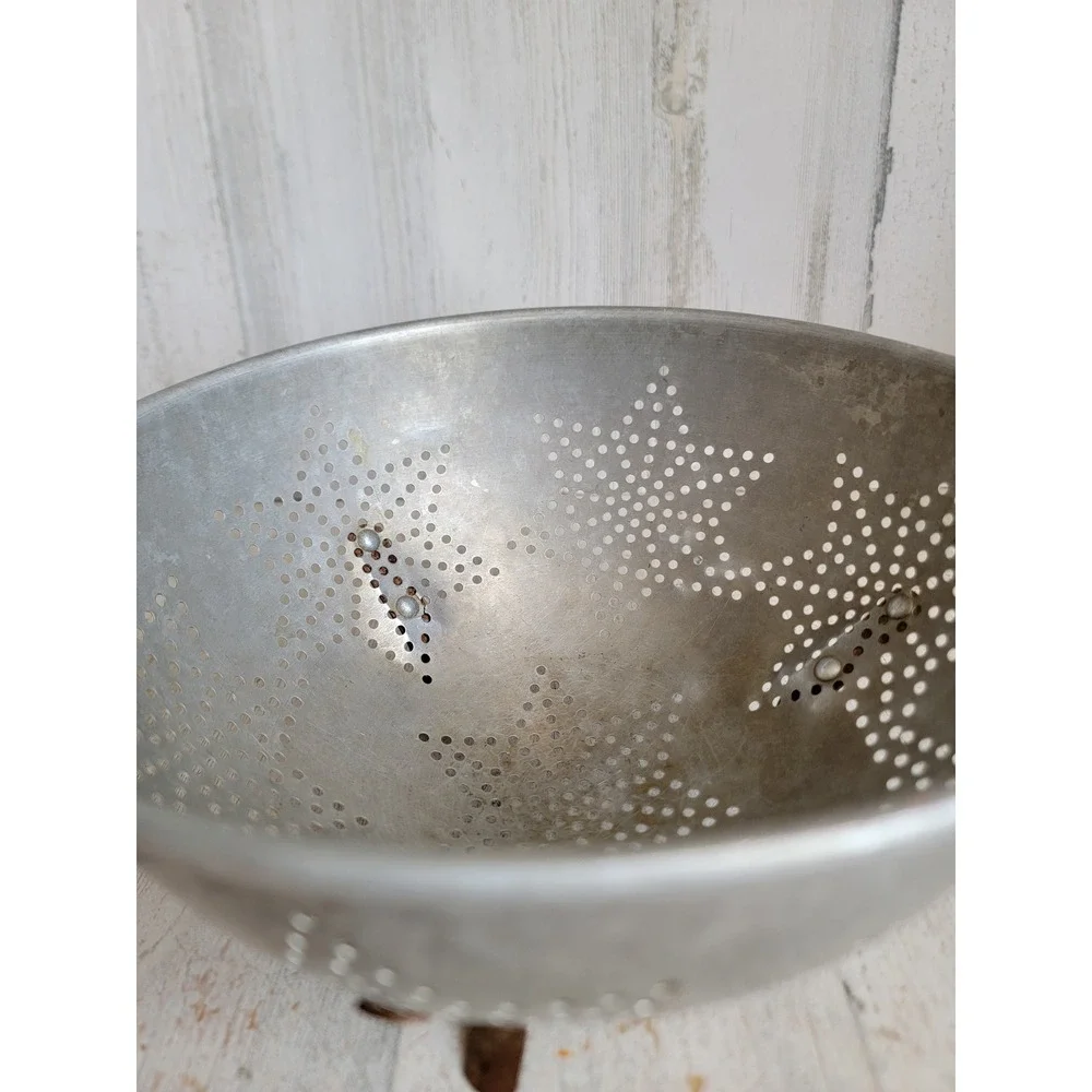 Vintage aluminum colander star pattern metal kitchen footed accessory home